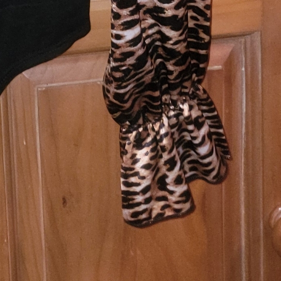 Leopard silky bodysuit! NWOT! Size large - Picture 3 of 3